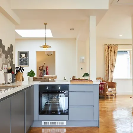 Luxury In Village With Hot Tubs Feriehus Doolin