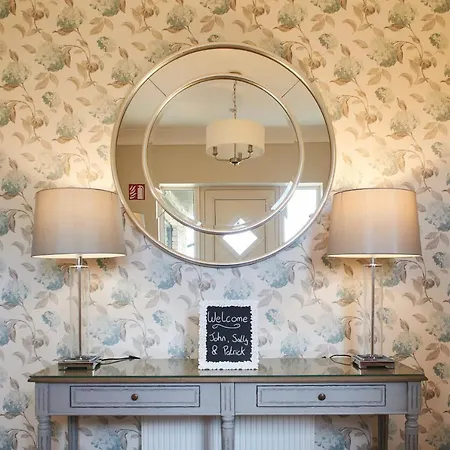 Luxury In Village With Hot Tubs بيت للعطل دولين