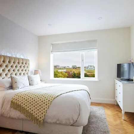 بيت للعطل Luxury In Village With Hot Tubs