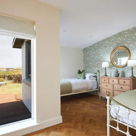 Luxury In Village With Hot Tubs بيت للعطل دولين