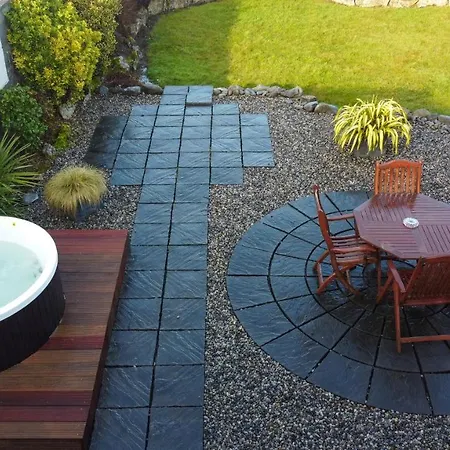 بيت للعطل Luxury In Village With Hot Tubs