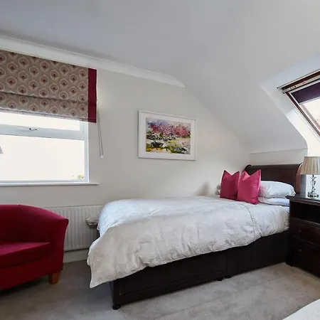 Luxury In Village With Hot Tubs