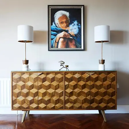 Luxury In Village With Hot Tubs