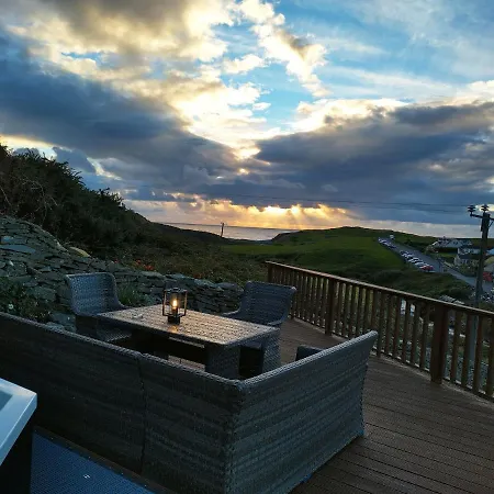 Luxury In Village With Hot Tubs