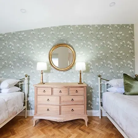 Luxury In Village With Hot Tubs * دولين