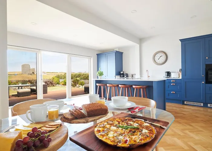 Luxury In Village With Hot Tubs