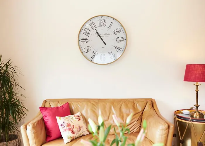 Luxury In Village With Hot Tubs Ferienhaus