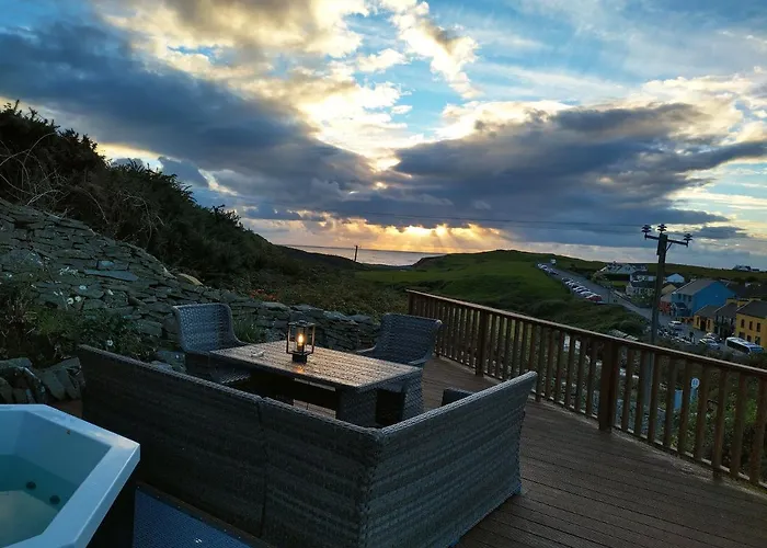 Luxury In Village With Hot Tubs