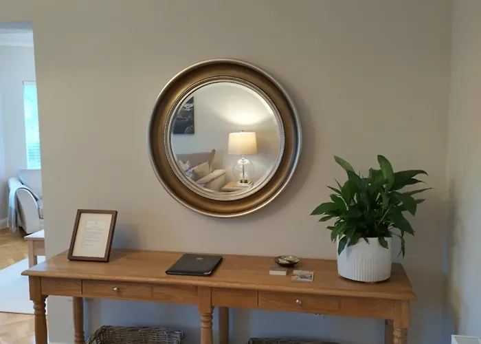 Luxury In Village With Hot Tubs