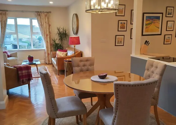 Luxury In Village With Hot Tubs Ferienhaus